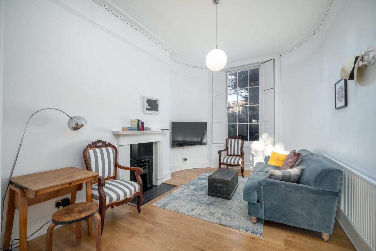Sleek Flat With Communal Courtyard Londra Esterno foto