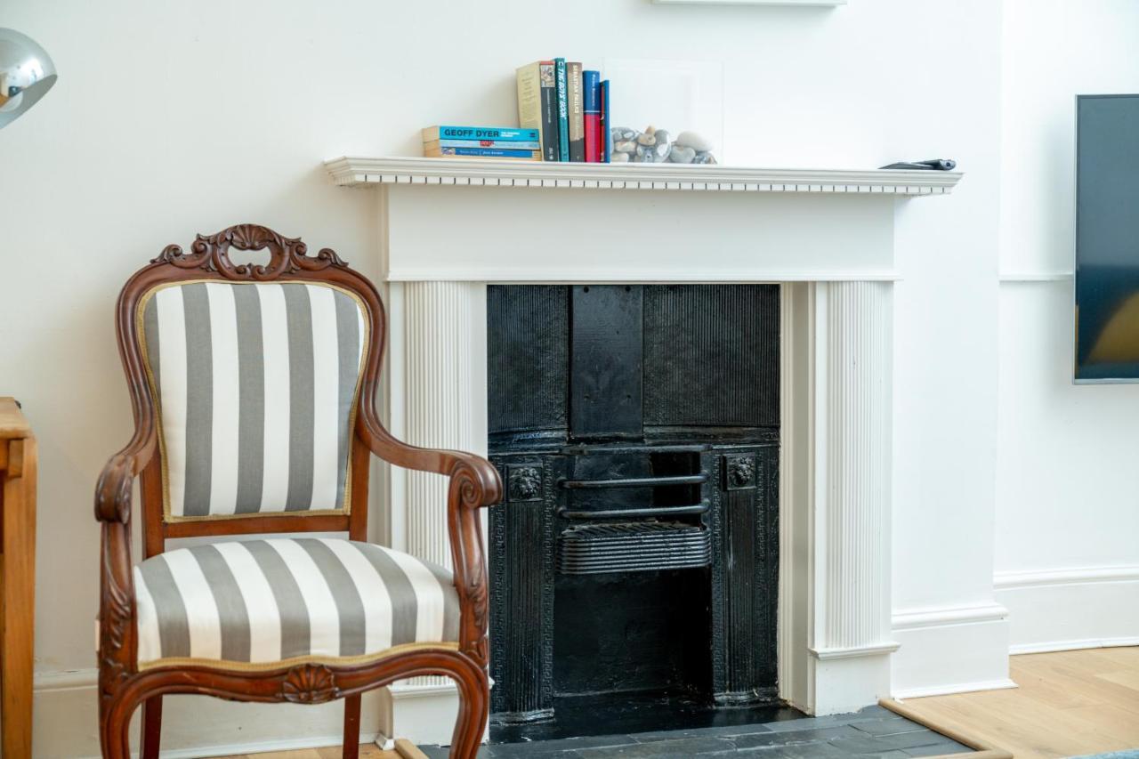 Sleek Flat With Communal Courtyard Londra Esterno foto