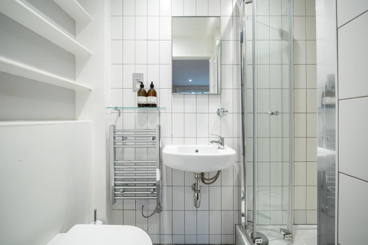 Sleek Flat With Communal Courtyard Londra Esterno foto